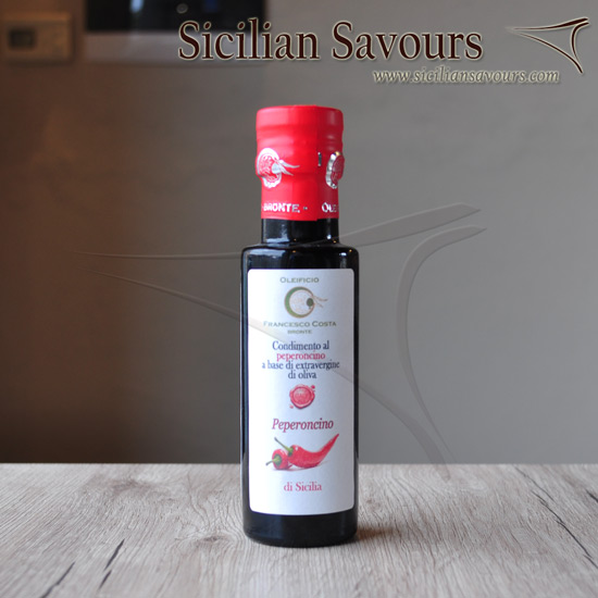 Condimento al peperoncino a base di olio evo